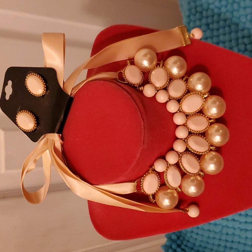 (Never Worn) Pink 3-row beads ribbon statement necklace set